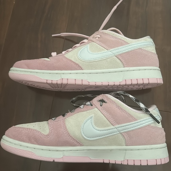 Nike Dunk Low Pink Foam Suede - Picture 3 of 5